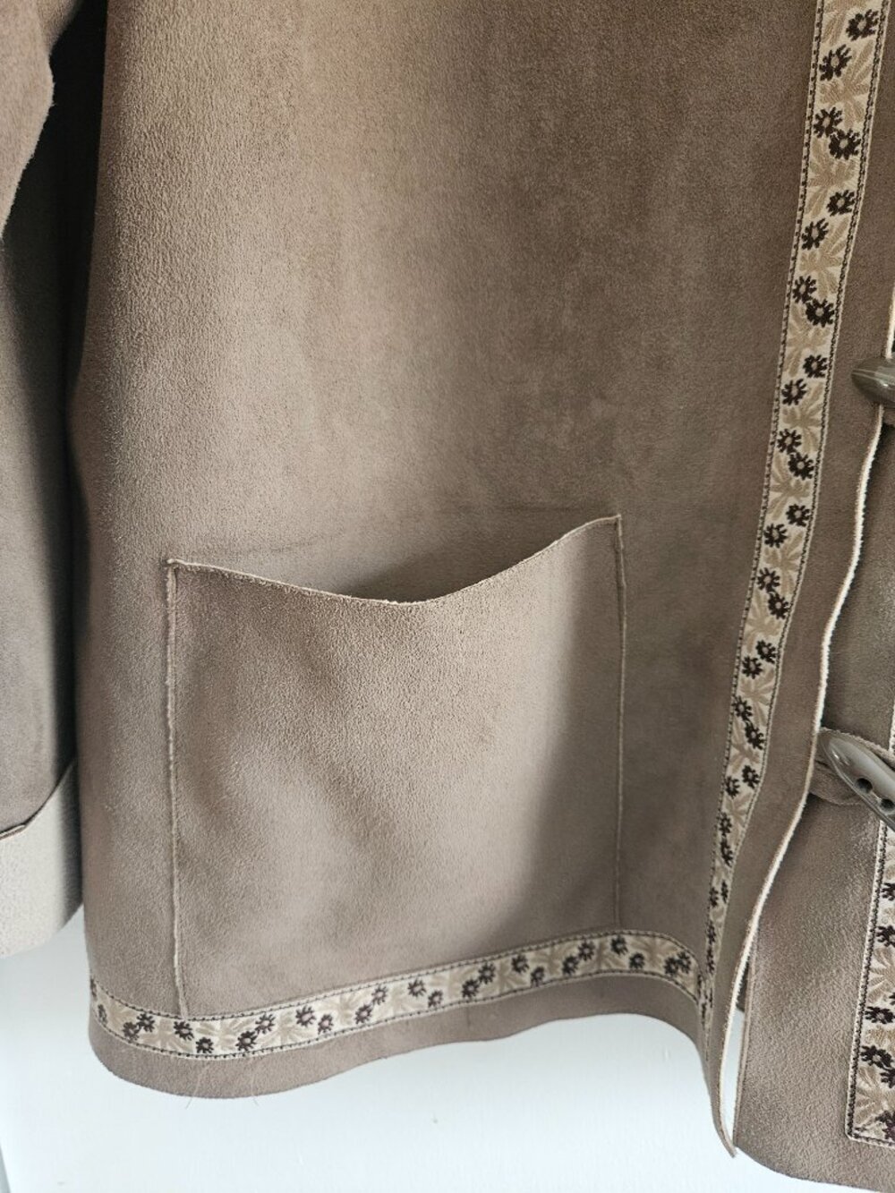Alfred Dunner Beige Faux Suede Toggle Button Ribbon Trim 18W Jacket - Picture 7 of 9
